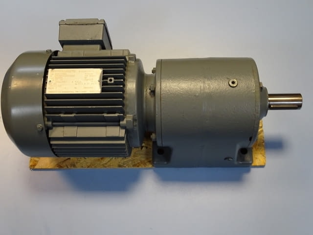 Мотор редуктор SEW-EURODRIVE R60DT90S4 Helical Gear Box Motor 1.1kW - снимка 6