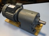 Мотор редуктор SEW-EURODRIVE R60DT90S4 Helical Gear Box Motor 1.1kW