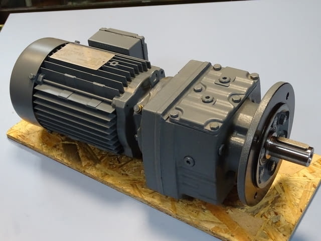 Мотор редуктор SEW-EURODRIVE RF37DT80N4 Helical Gear Box Motor 0.75kW - снимка 5