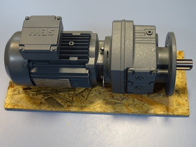 Мотор редуктор SEW-EURODRIVE RF37DT80N4 Helical Gear Box Motor 0.75kW - снимка 6