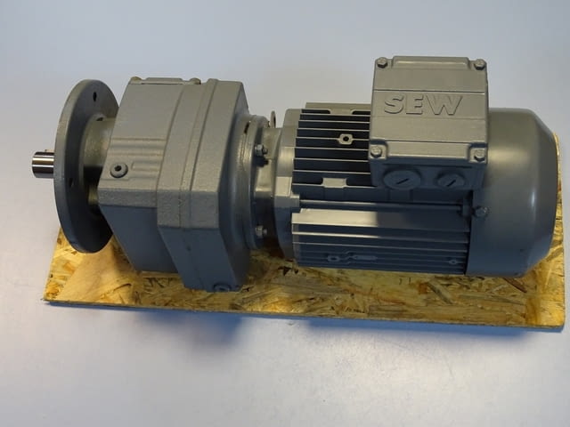 Мотор редуктор SEW-EURODRIVE RF37DT80N4 Helical Gear Box Motor 0.75kW - снимка 7