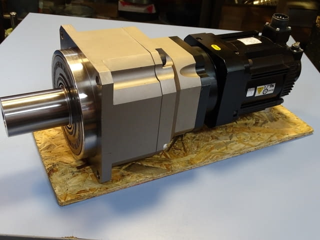 Серво мотор редуктор Apex Dinamics AB180-S2-P1 YASKAWA SGMGV-20ADA61 - снимка 2
