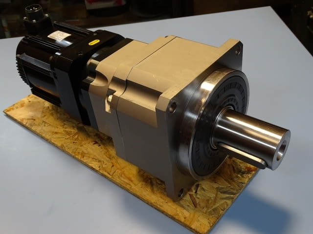 Серво мотор редуктор Apex Dinamics AB180-S2-P1 YASKAWA SGMGV-20ADA61 - снимка 4