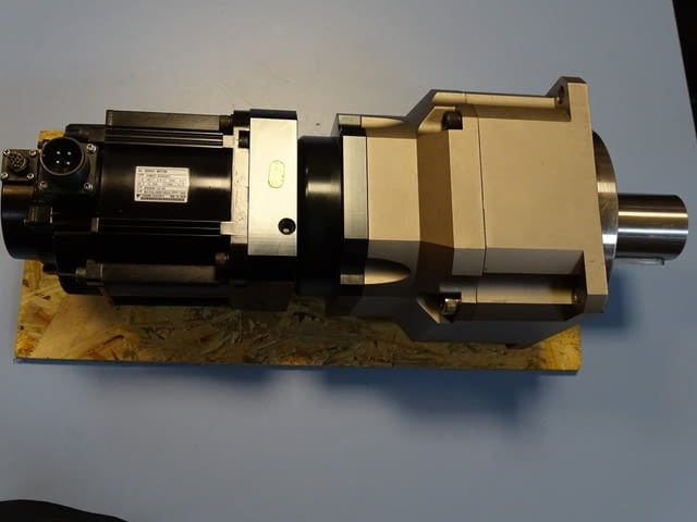 Серво мотор редуктор Apex Dinamics AB180-S2-P1 YASKAWA SGMGV-20ADA61 - снимка 5