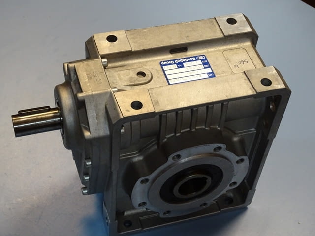Червячен редуктор Bonfiglioli W86U23HSB3 gear reducer i=23 size-86 - снимка 2