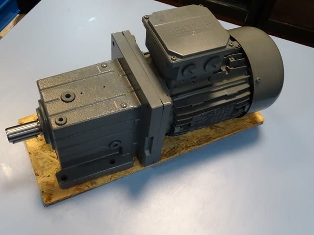 Мотор редуктор Lenze GST05-2M VBR090C32 / MHEMAXX090-32C1C Gear Motor 1.5kW - снимка 3