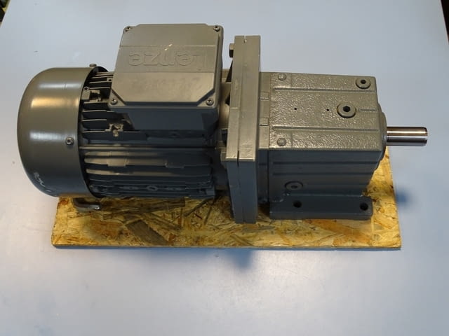 Мотор редуктор Lenze GST05-2M VBR090C32 / MHEMAXX090-32C1C Gear Motor 1.5kW - снимка 6