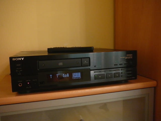 Sony cdp-x555es - град Пазарджик | Ресийвъри / Усилватели - снимка 1