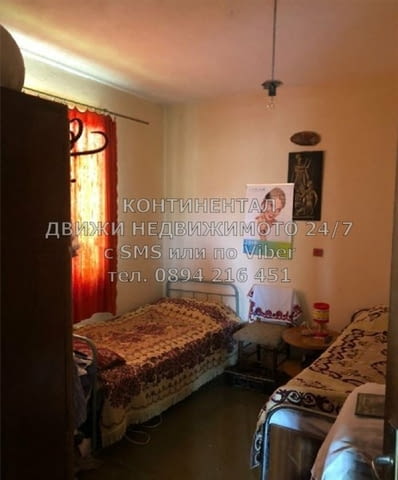 Кодг 62045. Двуетажна тухлена къща близнак 120м2 с двор 300м2 . Разпределението им е както следва: е - снимка 4