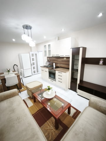 Продавам апартамент преустроен в двустаен в гр. Перник кв. Изток - снимка 2