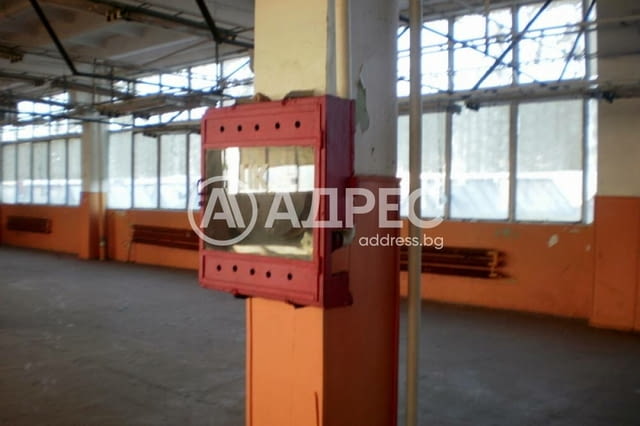 Просторен цех под наем на 2 етажа в Промишлена зона Соколовец - Сандански - снимка 3