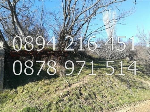Кодг 61311. Парцел 590м2 с хубава гледка, с полуразрушена двуетажна стара къща 65м2 на етаж! До имот - снимка 10