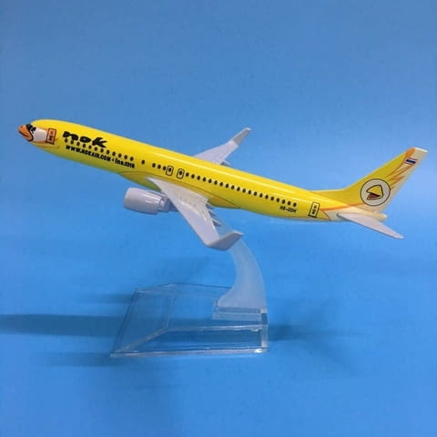 Бойнг 737 самолет модел макет NOK метален B737 ниско тарифни low cost евтини билети изгодно пътуване - снимка 1