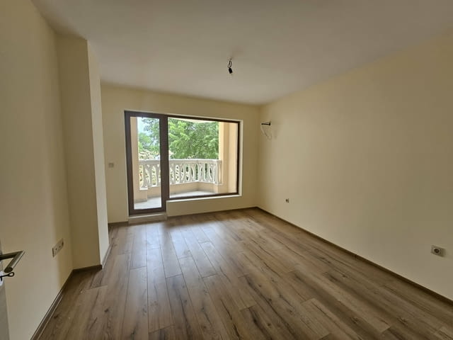 Представяме Тристаен Апартамент с паркомясто в престижния комплекс Varna South Bay Beach Residence - - снимка 9