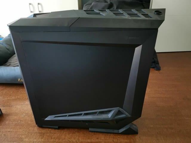 Silverstone Raven RV01-B Window Big Tower - село Куклен | Настолни Компютри - снимка 1