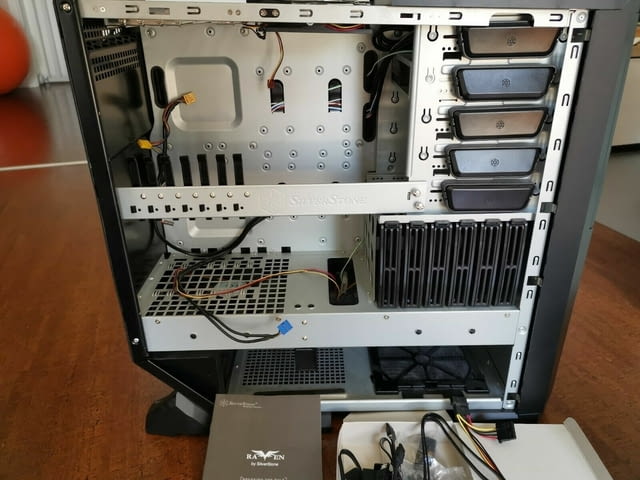 Silverstone Raven RV01-B Window Big Tower - село Куклен | Настолни Компютри - снимка 5