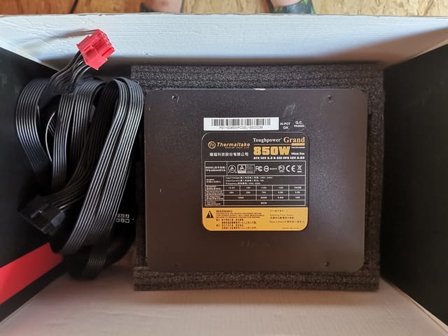 Thermaltake Toughpower DPS-G 1050W - село Куклен | Части / Аксесоари - снимка 2