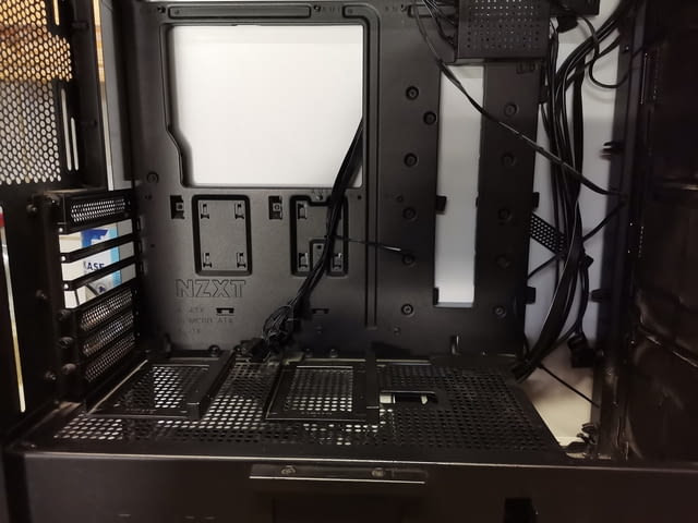 Nzxt h500i - село Куклен | Части / Аксесоари - снимка 3