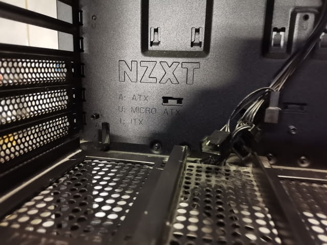 Nzxt h500i - село Куклен | Части / Аксесоари - снимка 4