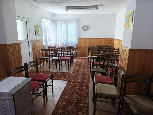 Едноетажна къща, в Центъра, двор 550 кв 1-етажна, Тухла, 90 м2 - град Генерал-Тошево | Къщи / Вили - снимка 5