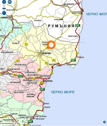 Едноетажна къща, в Центъра, двор 550 кв 1-етажна, Тухла, 90 м2 - град Генерал-Тошево | Къщи / Вили - снимка 9