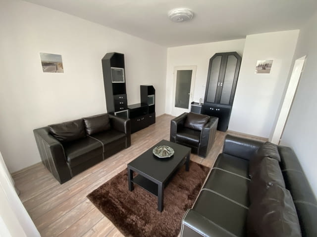 Продавам тристаен апартамент в гр. Перник кв. Изток, city of Pernik | Apartments - снимка 1