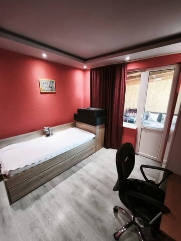 Продавам триетажна къща в гр. Перник кв. Клепало, city of Pernik | Houses & Villas - снимка 4