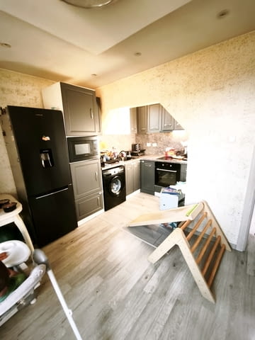 Продавам триетажна къща в гр. Перник кв. Клепало, city of Pernik | Houses & Villas - снимка 6