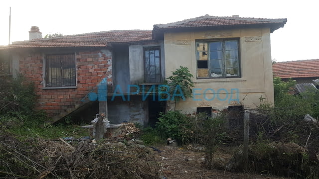 Къща в центъра на с. Царева поляна, община Стамболово, village Careva poliana - снимка 1
