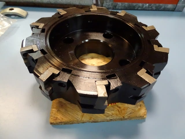 Фрезова глава Sandvik Coromant Modulmil R283.2-200-40 Face Miling Cutter - снимка 4