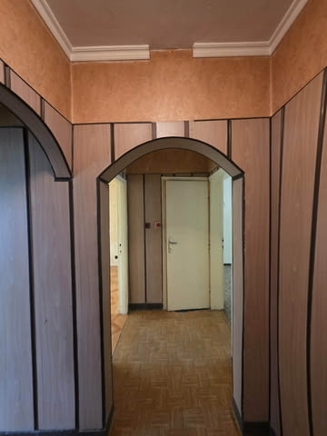 Просторен тристаен апартамент с отличен потенциал в кв.Куба, гр.Хасково - снимка 9