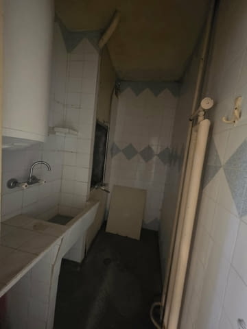 Просторен тристаен апартамент с отличен потенциал в кв.Куба, гр.Хасково - снимка 12