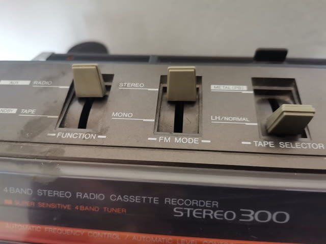 AIWA STEREO 300 4 Band GhettoBlaster Radio Cassette, village Kuklеn | Audio Systems - снимка 6