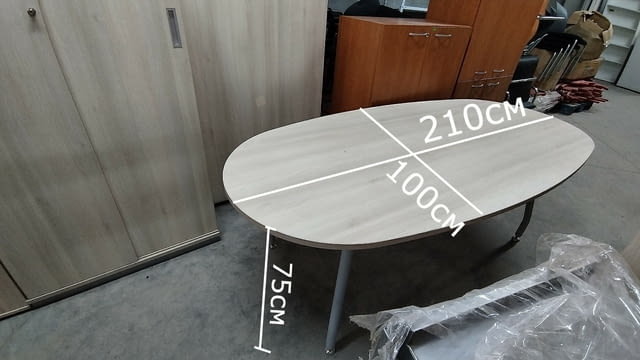 Офис маса с метални крака и рамка - елипсовидна 210/100/75см, град София | Маси - снимка 1