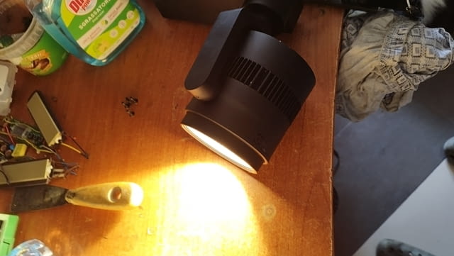LEDS C4, S.A. лед прожектор - лампа 19W за монтаж на релса , осветително тяло - снимка 1