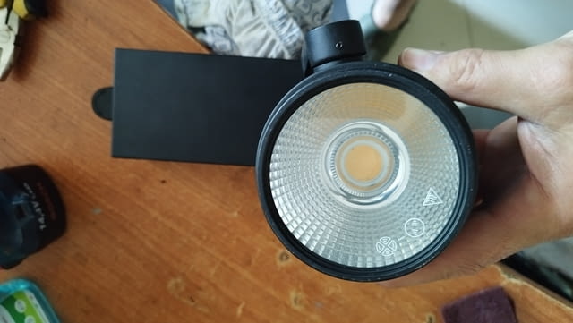 LEDS C4, S.A. лед прожектор - лампа 19W за монтаж на релса , осветително тяло - снимка 2