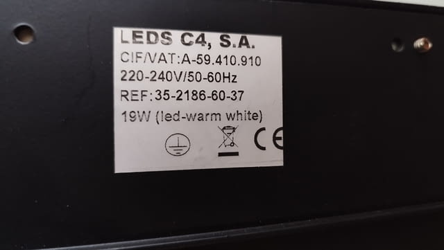 LEDS C4, S.A. лед прожектор - лампа 19W за монтаж на релса , осветително тяло - снимка 3
