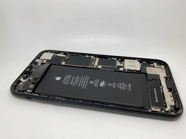 Смяна на батерия на iPhone - всички модели  Сервиз MLgroup София