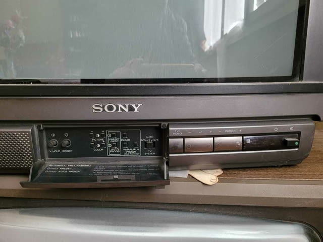 Телевизор Sony стар с електроннлъчева тръба – не работи, не свети екрана. - снимка 2