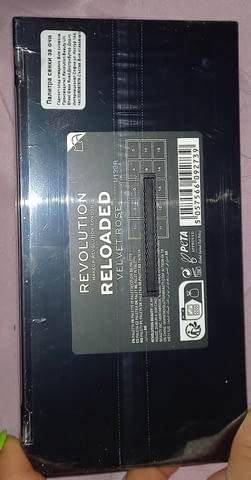 Чисто нова палитра Makeup Revolution Re-Loaded Velvet Rose (Неотваряна) - снимка 2
