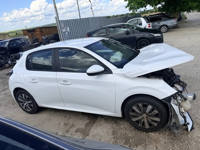 Peugeot 208 1.2 PureTech, двигател HMH, 75 кс., 5 ск., 45000 км., 2022г., евро 6D, Пежо 208 1.2 Pure - снимка 4