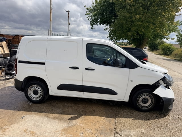 Toyota Proace City 1.5 D4D, двигател YHT DV5RCF, 102 кс., 6 ск., 81000 км., 2023 г., euro 6D, Тойота - снимка 3