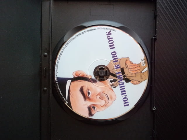 Полицаят в Ню Йорк DVD филм Луи дьо Фюнес комедия смях полицаи Америка забавление дъщерята отвличане - снимка 2