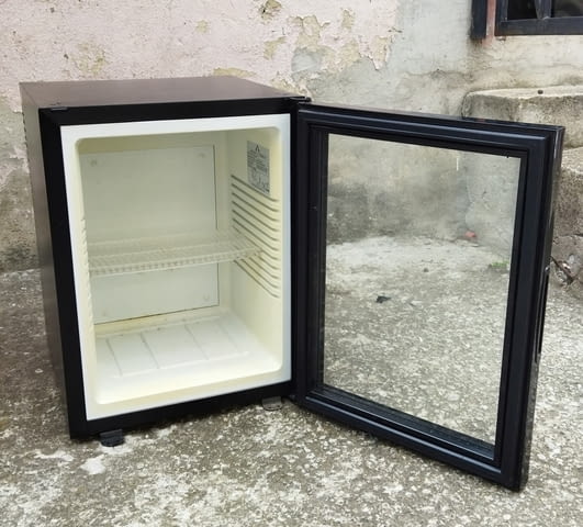 Малък термоелектрически минибар - city of Shumen | Small Appliances - снимка 2
