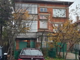 Давам под наем част от къща в Кубрат ул.Албена 6а, партерният етаж и гараж