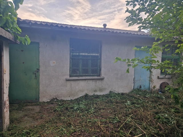 Продава се къща с двор в с. Горски Извор, област Хасково, село Горски извор - снимка 9