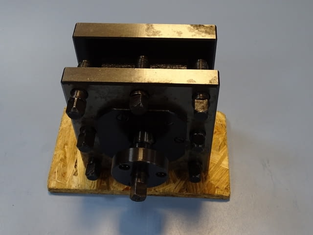 Ножодържач с челни палци за струг 154х154х42mm tool holder with front clamping pins - снимка 1