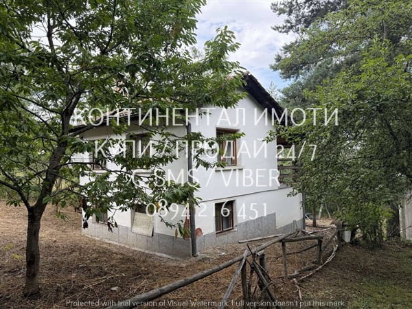 Код 70002. Двуетажна молотитна къща 180м2 с двор 500м2. Първият етаж е леко вкопан в земята, достъп - снимка 1