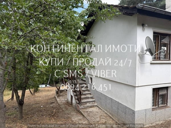 Код 70002. Двуетажна молотитна къща 180м2 с двор 500м2. Първият етаж е леко вкопан в земята, достъп - снимка 3