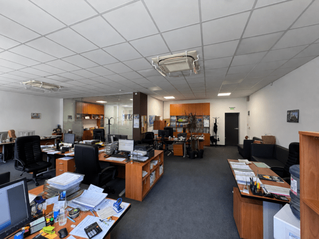 Продавам офис до Изчислителния Център Варна 142 m2, Internet, Air Conditioning, Security System, Electricity - city of Varna | Offices - снимка 2